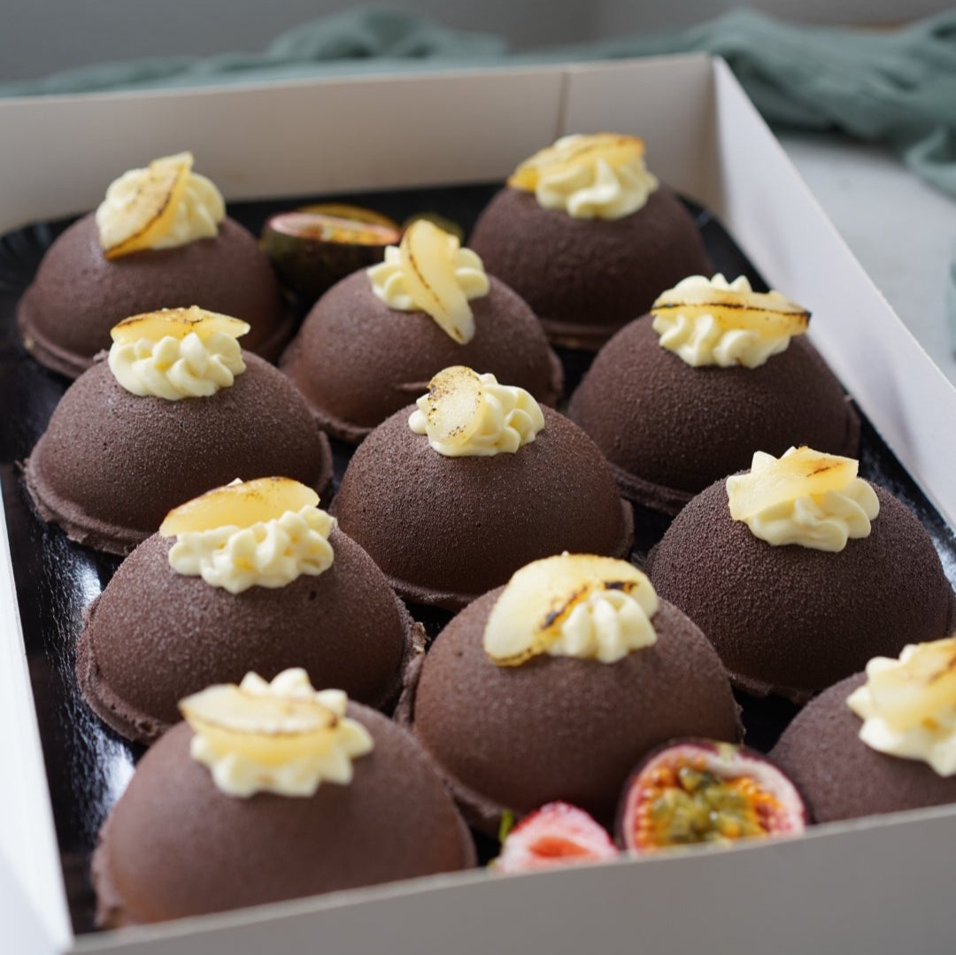 Dôme caramel au beurre salé poire cœur chocolat